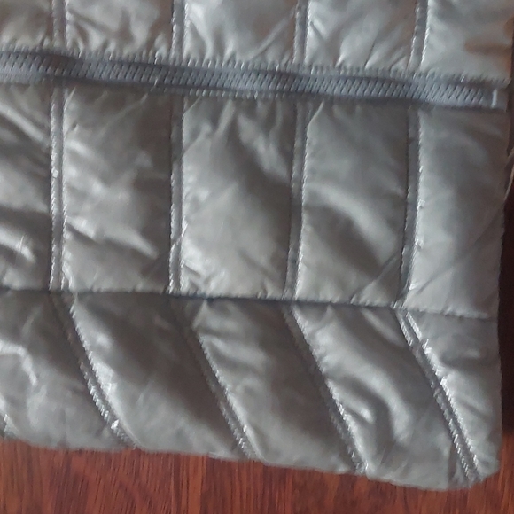 H&M vest - Picture 3 of 7